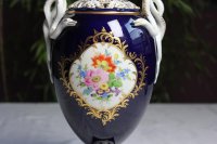 Wunderschöne und seltene Meissen Prunkvase mit Schlagengriffe und Deckel in Kobalblau mit Blumenmalerei ca. 42 cm hoch 1.Wahl